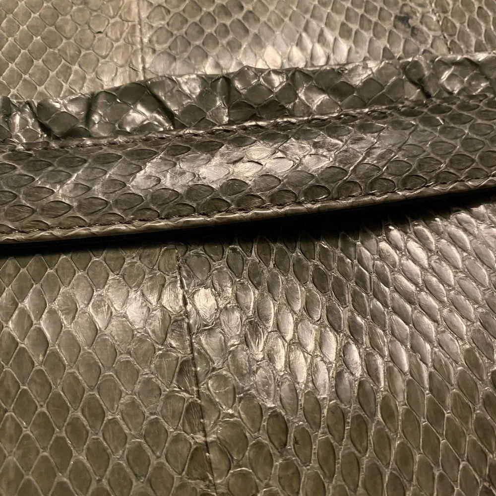 Vintage Magnum snakeskin clutch. Never worn. - Picture 3 of 4